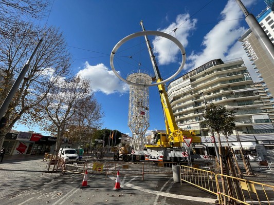 Benidorm reanuda el tráfico en la avenida del Mediterráneo a la altura de la Plaza de la Hispanidad el próximo lunes