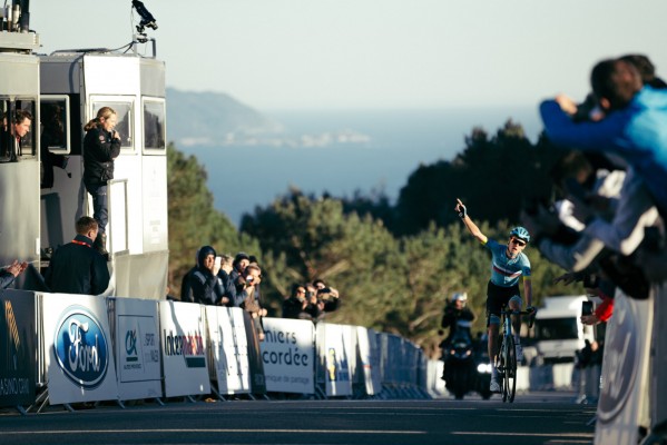 Vlasov se lleva la etapa reina y desbanca a Evenepoel como líder