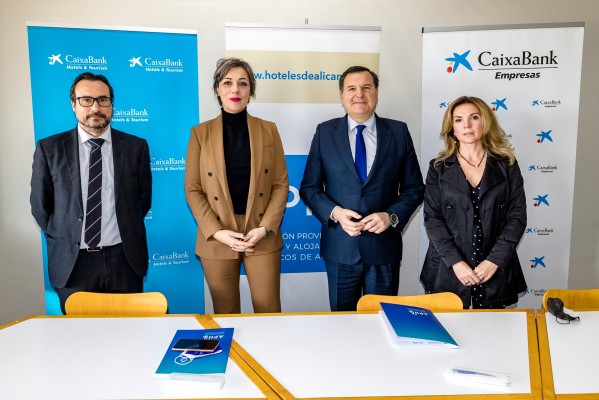 CaixaBank y la Asociación Provincial de Hoteles y Alojamientos Turísticos de Alicante (APHA) firman un acuerdo de colaboración