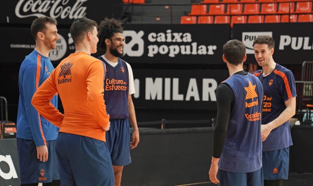 Víctor Claver ya se entrena pero no precipitará su vuelta