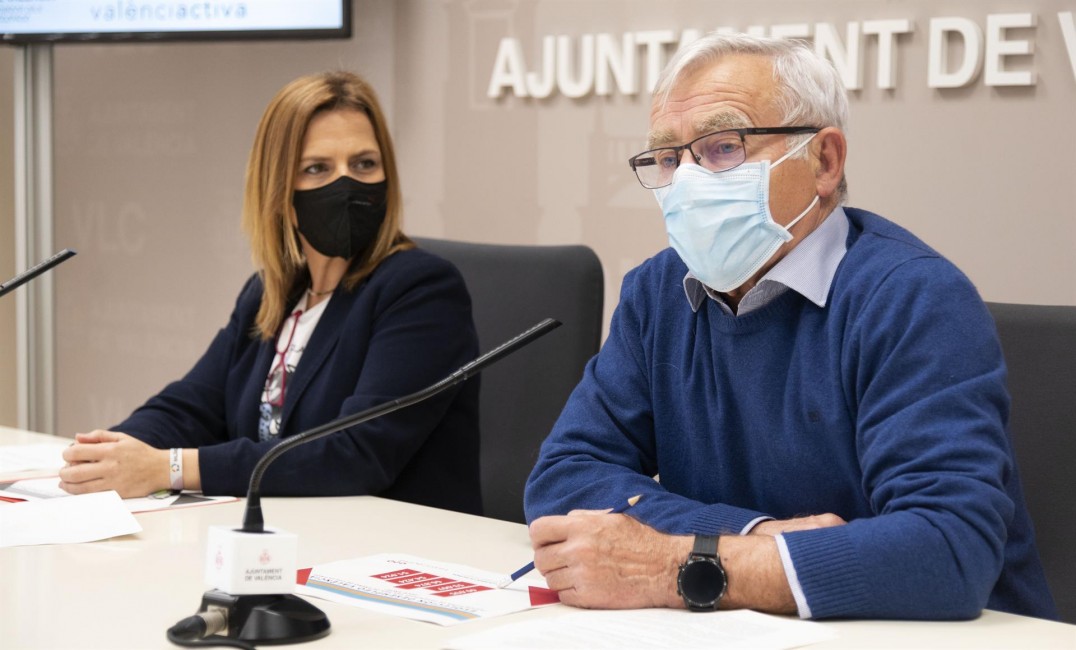 El alcalde de València, Joan Ribó, y la concejala de Desarrollo Innovador de los Sectores Económicos y Empleo, Pilar Bernabé, - FOTO: AYUNTAMIENTO VALÈNCIA  - 
