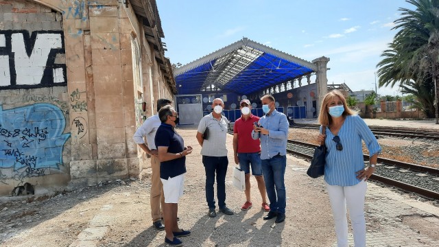 Compromís plantea pasos a nivel provisionales para conectar con el Parque del Mar