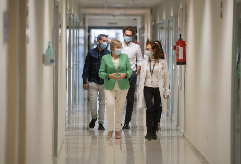 Ana Barceló, en el Hospital de Torrevieja. Foto: RAFA MOLINA - 