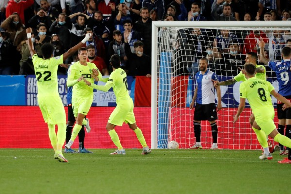 A Guido Carrillo no debe hacerle mucha gracia que Estrada Fernández esté en el VAR este sábado