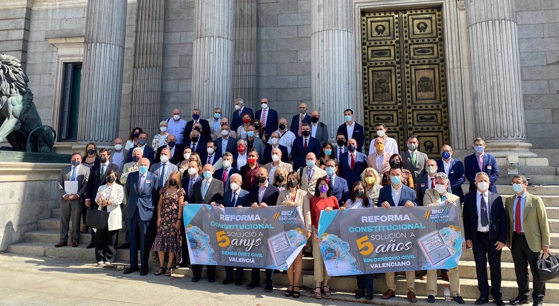 Miembros de la Associació de Juristes Valencians, en un acto en el Congreso. Foto: AJV - 