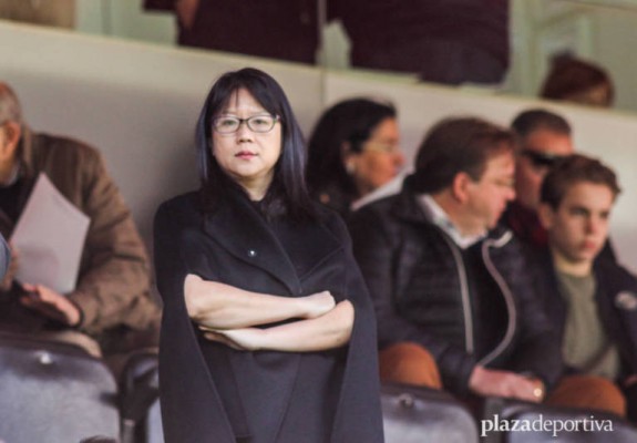 Peter Lim manda a Layhoon con los planes 