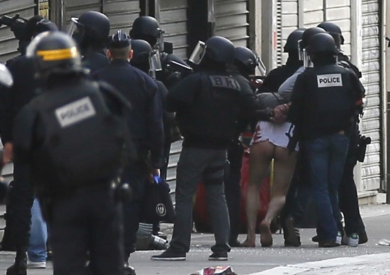 La Fiscalía francesa confirma que la operación en Saint Denis se salda con siete detenidos y dos muertos