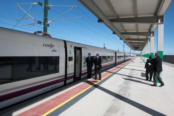 Más de 156.000 usuarios, en el AVE Madrid-Elche-Orihuela en su primer año
