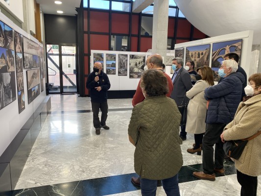 Crevillent inaugura 'Rius per l’aire, aqüeductes de la Comunitat Valenciana en imatges' en la Casa de Cultura