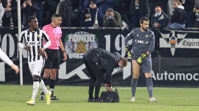 Campos podría perderse varios partidos del Castellón por una lesión muscular en el aductor