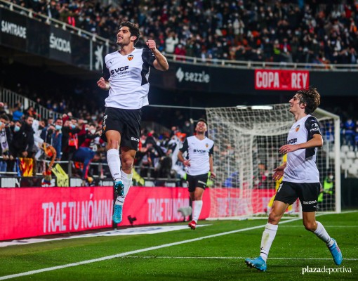 Hugo Duro vuelve a tocar para meter al Valencia CF en 'semis'