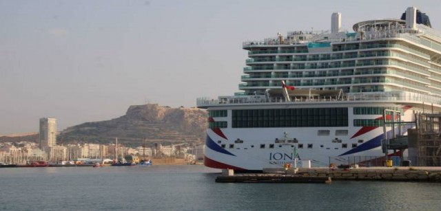 Alicante recibe su segundo gran crucero del año con 3.450 turistas británicos