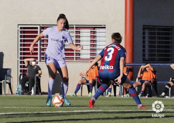 El Levante no puede con la máquina barcelonista