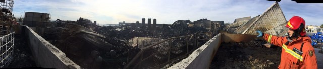 Controlado el incendio que ha destruido una empresa química Indukern en Paterna