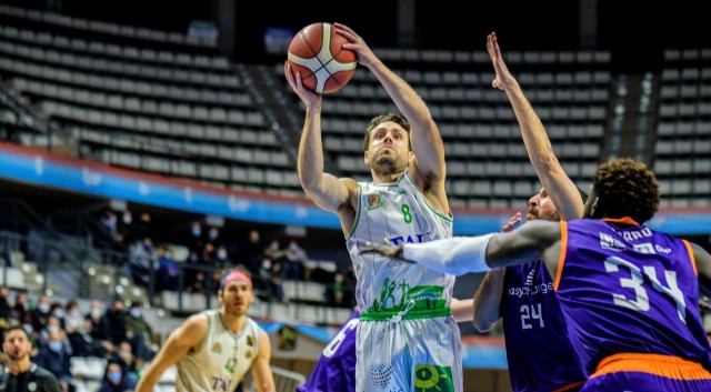 El TAU Castelló logra una importante victoria ante el Palencia en su regreso al Ciutat (84-82)