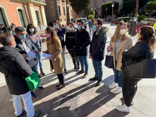 El PP propone al Ayuntamiento una bonificación del 80% para emprendedores murcianos 