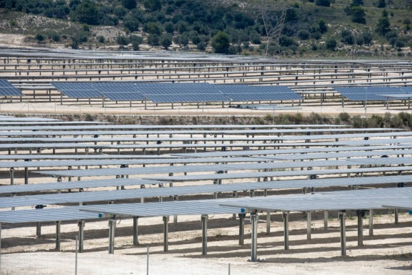 Xixona se blinda ante la proliferación de plantas solares y suspende el otorgamiento de licencias