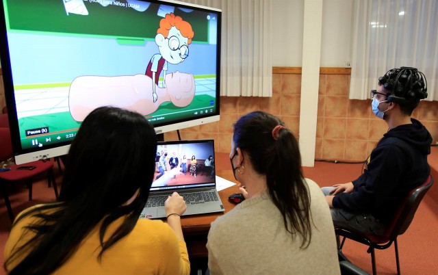 La UCAM desarrolla un videojuego para enseñar reanimación cardiopulmonar en la escuela
