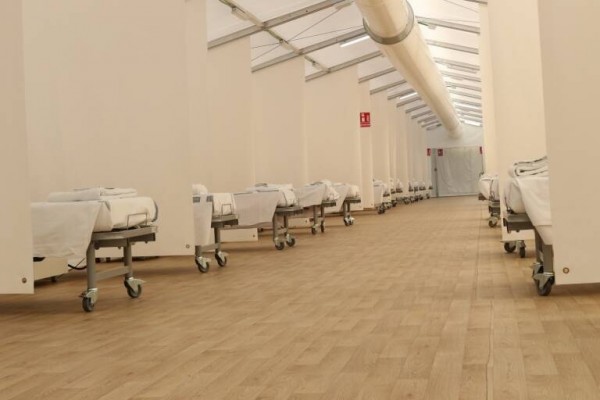 El Ayuntamiento plantea multar a Sanidad por el hospital de campaña en València sin licencia