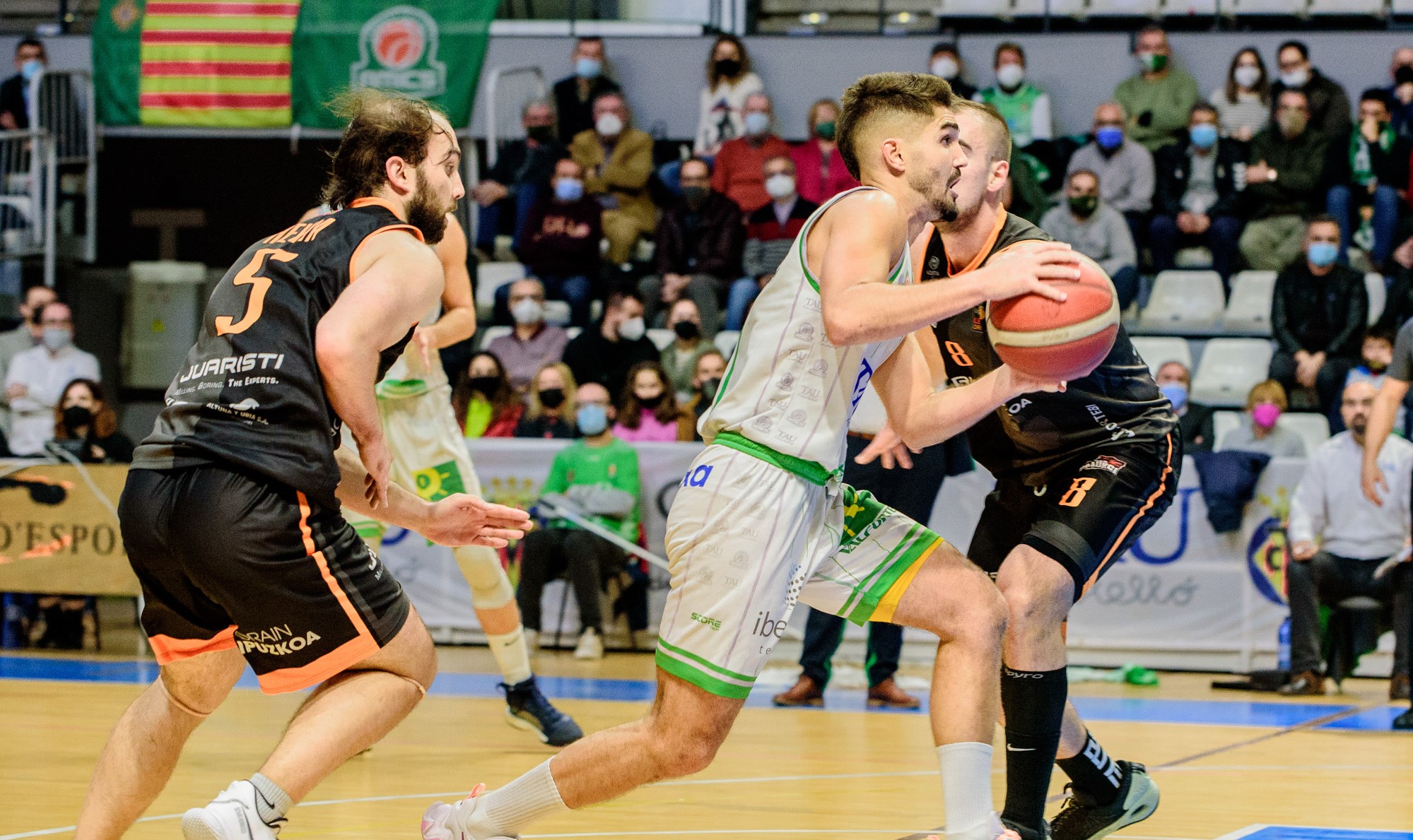 El TAU busca su tercera victoria consecutiva en su regreso al Ciutat de Castelló
