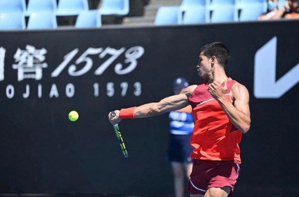 Carlos Alcaraz entra en el top 30 y aparece por primera vez por delante del mito Federer