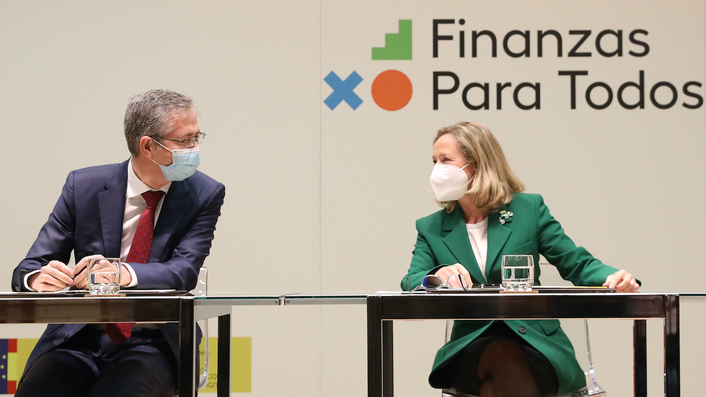 El gobernador del Banco de España, Pablo Hernández de Cos, y la vicepresidenta primera y ministra de Asuntos Económicos y Transformación Digital, Nadia Calviño. Foto: Marta Fernández (EP) - 