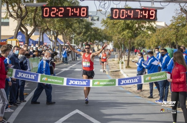 El murciano López Nicolás gana el título nacional de 35 kilómetros marcha con récord de España 