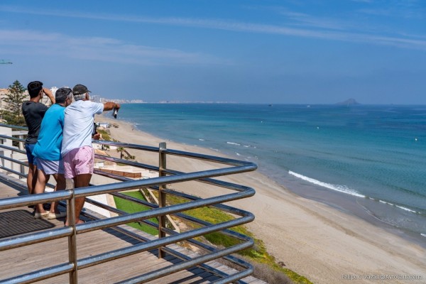 Dos miradores para que La Manga esté 'abierta' 365 días al año