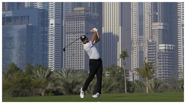 Sergio García se sitúa a seis golpes del líder en el torneo de Dubai a falta de una jornada