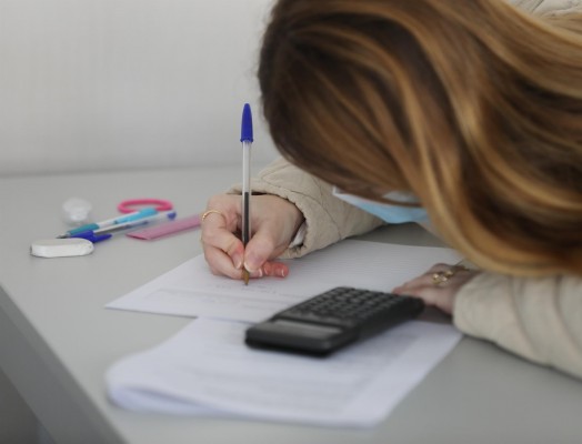 Más de 332.000 alumnos, 23.532 docentes y unas 3.700 aulas en España están aisladas por positivo o cuarentena