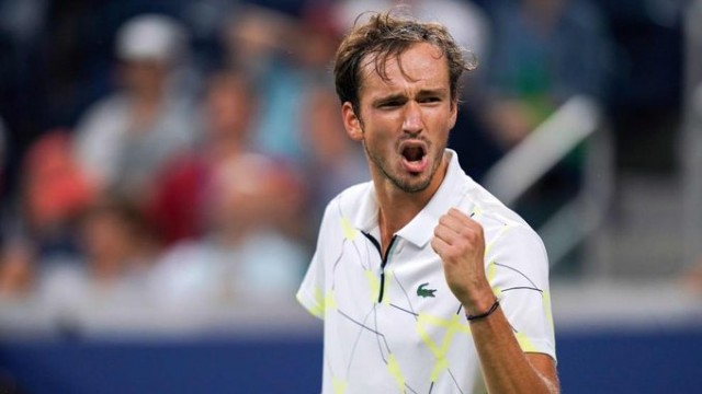 Medvedev se impone a Tsitsipas y será el rival de Nadal en la final