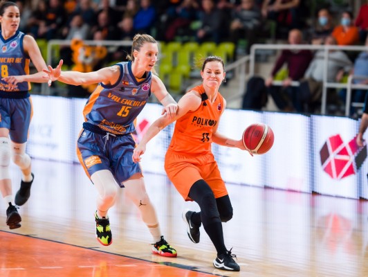 Valencia Basket saca una renta de ocho puntos en Polonia