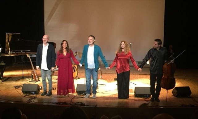 Orpesa reviu les aventures d'Ulisses en un viatge tenyit per la poesia de Dante o Ausiàs March