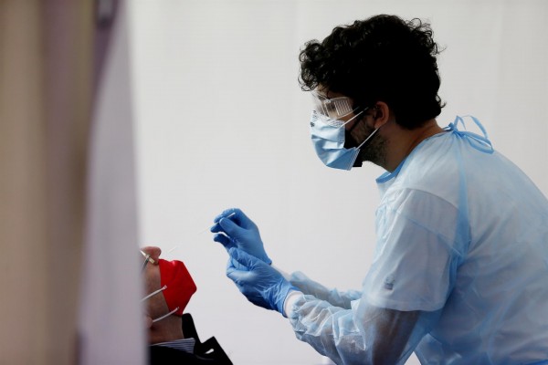 España notifica 130.888 nuevos casos de covid, 176 muertes y la incidencia baja a 3.139