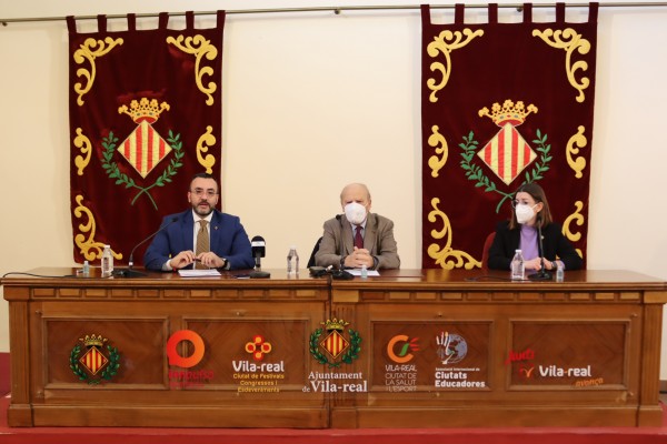 Vila-real signa una aliança amb l'AVL per a la difusió de la història documental de la ciutat
