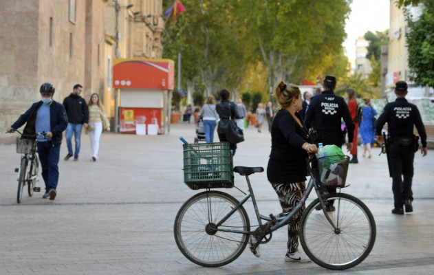 Los 5,2 kilómetros de carril bici segregado en el sur de Murcia dan el primer paso