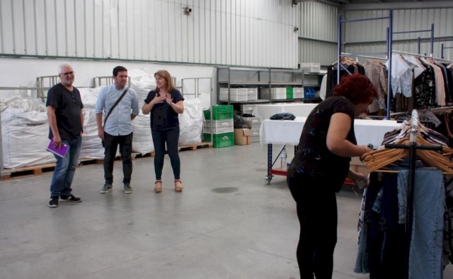 Castelló adjudica el servei de recollida de roba usada i calçat a una empresa d'inserció