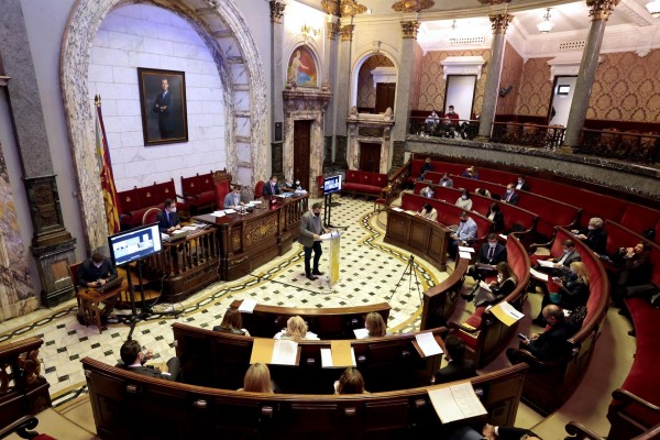 València aprueba con el sí del Rialto, de PP y Cs el compromiso con las 100 ciudades climáticamente neutras