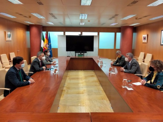 Climent analiza la gestión directa de las ITV en Andalucía