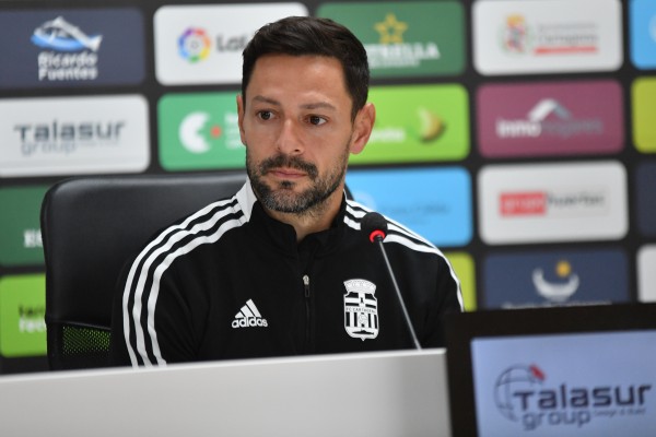 De la Bella, con covid en el Cartagena, no estará el domingo ante el Fuenlabrada