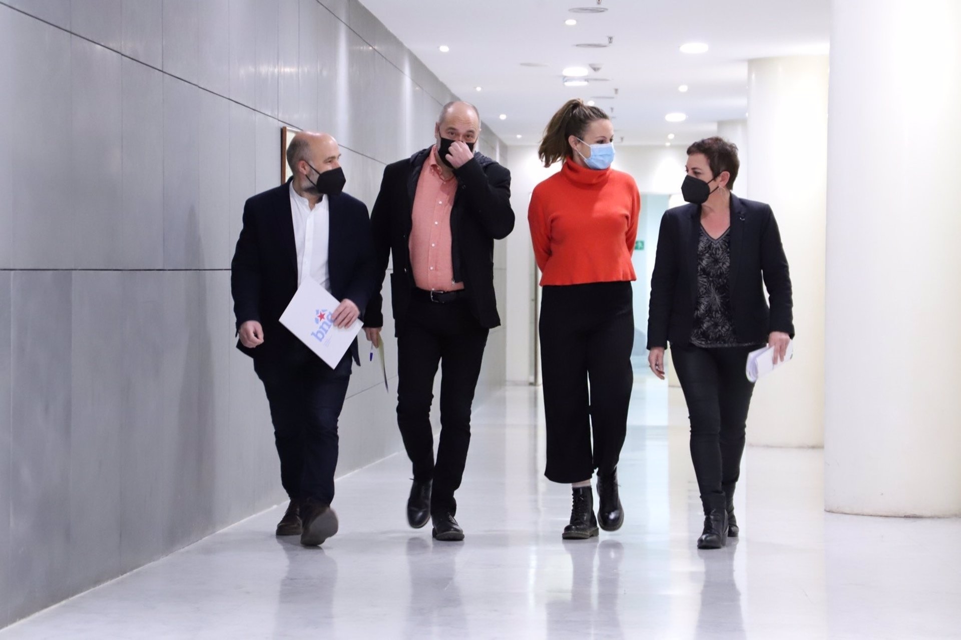  izquierda a derecha. Los diputados Néstor Rego (BNG), Jordi Salvador (ERC), Mireia Veh (CUP) y Mertxe Aizpurua (Bildu) en el Congreso. Foto: EH BILDU - 