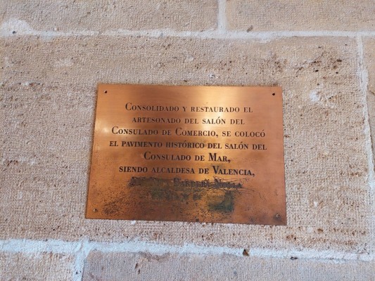 El PP pide recuperar la placa de Barberá en la Lonja y el Ayuntamiento recuerda no es su patrimonio