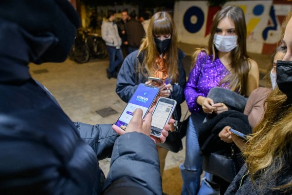 Puig cifra en 136.000 las primeras dosis por el pasaporte covid-19 y pide que dure todo febrero