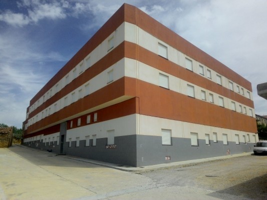 El Colegio de Procuradores subasta 21 viviendas en un edificio de Albocàsser