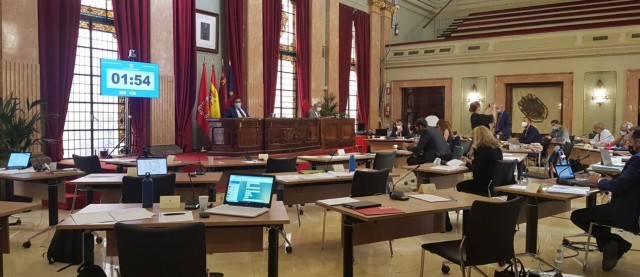 La 'guerrilla' entre PSOE y PP de Murcia se enciende al celebrarse el Pleno de forma telemática 