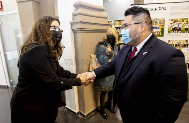 Oltra inaugura la exposicón ‘Ellas somos todos' renovada del Valencia