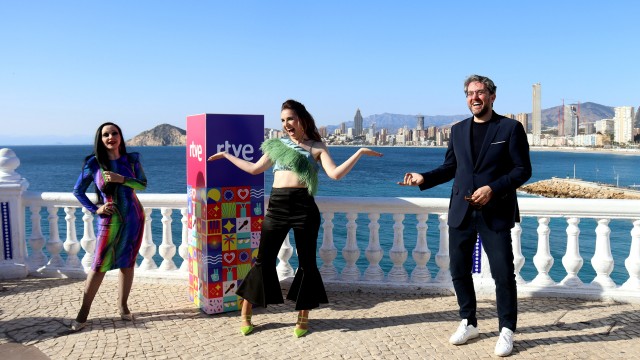 El Ayuntamiento instala pantallas en el Paseo de Levante para seguir este sábado la final del Benidorm Fest

