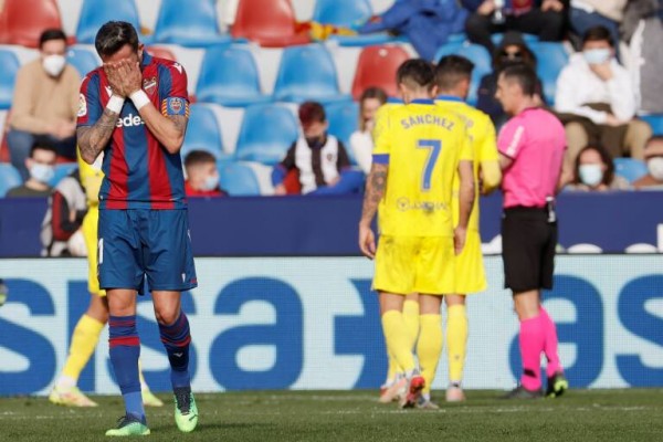 Morales y Alessio Lisci, un partido de sanción
