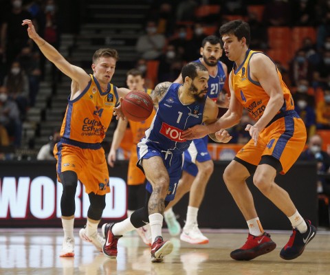 Valencia Basket arrolla a Buducnost y es líder en Europa