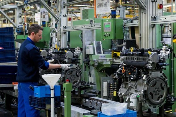 Cerámica y automóvil, los sectores industriales de la Comunitat más expuestos al conflicto Rusia-Ucrania